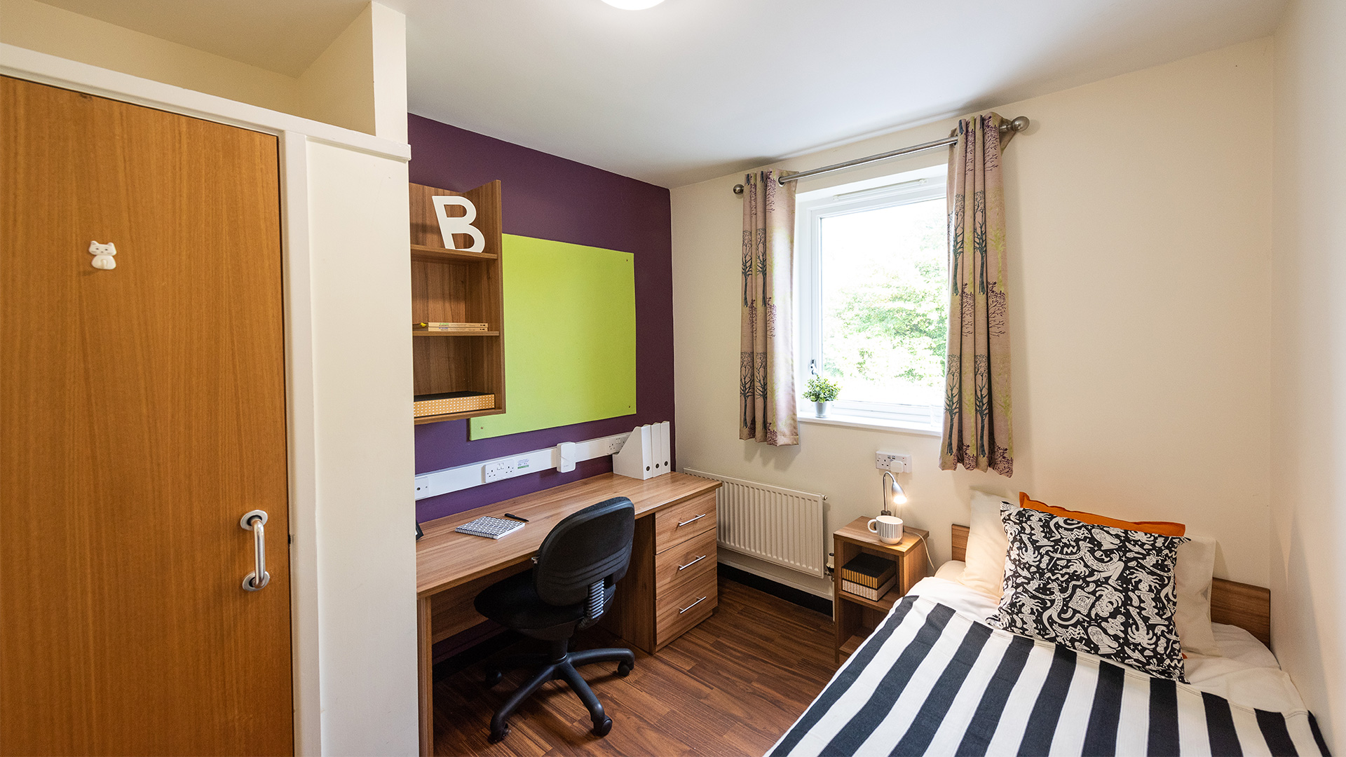 A bedroom in Canal Wharf